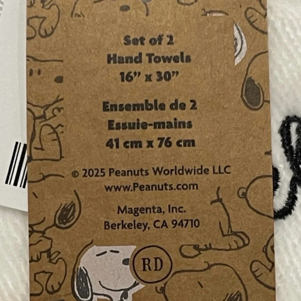 Peanuts White Bath Towel with Snoopy and Red Accents